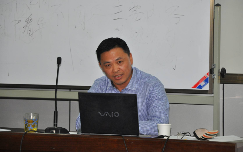 夏保年老师讲座《材料作文审题:一把刀和九把刀》